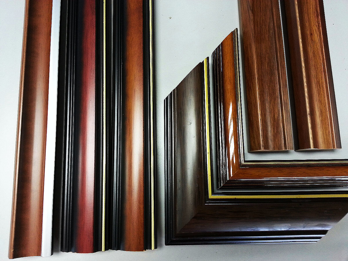 Natural Woodgrain With Gold Line Finishes Mouldings